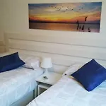Bonito, Luminoso, Cerca Del Mar Con Parking